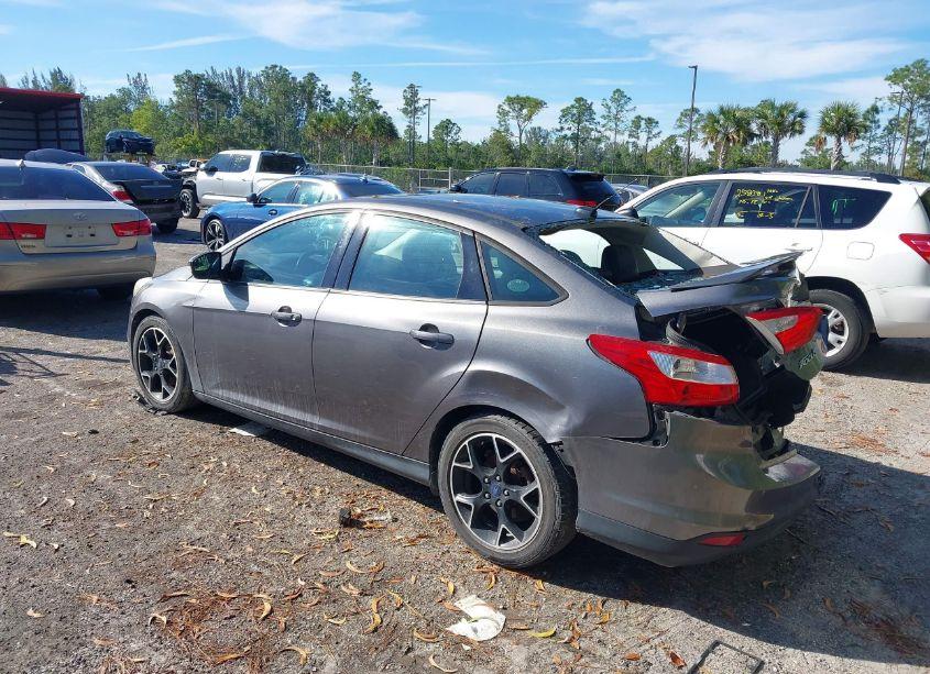 Photo 3 of 2014 Ford Focus SE (VIN 1FADP3F21EL359747)