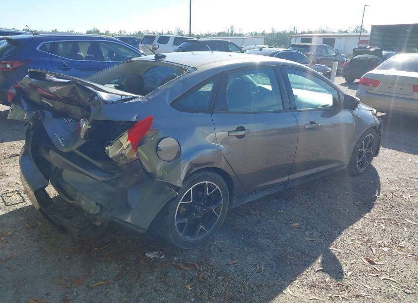 Photo 4 of 2014 Ford Focus SE (VIN 1FADP3F21EL359747)