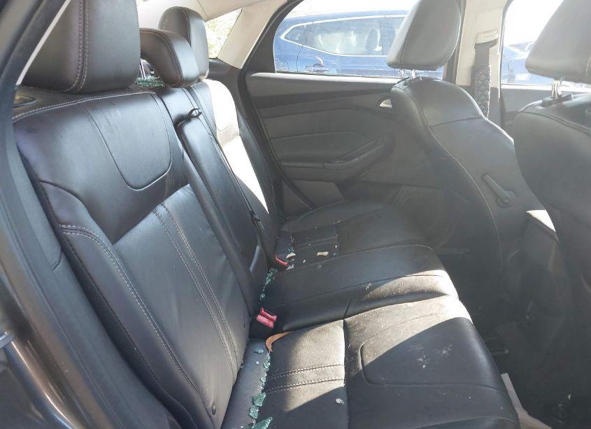 Photo 8 of 2014 Ford Focus SE (VIN 1FADP3F21EL359747)