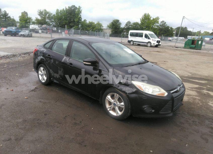 2014 Ford Focus SE (VIN 1FADP3F21EL359750) main photo