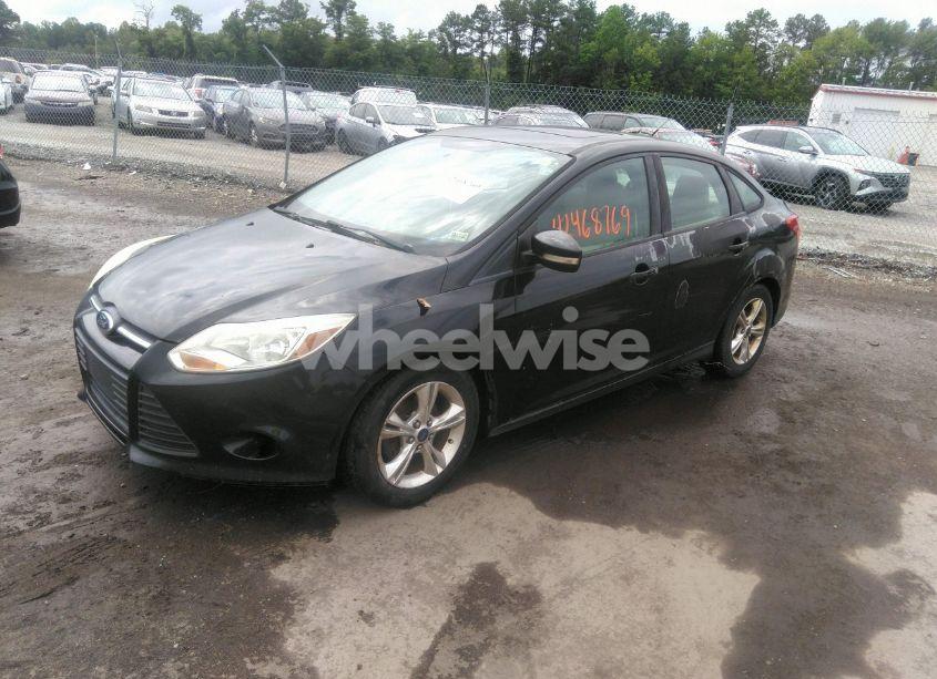 Photo 2 of 2014 Ford Focus SE (VIN 1FADP3F21EL359750)