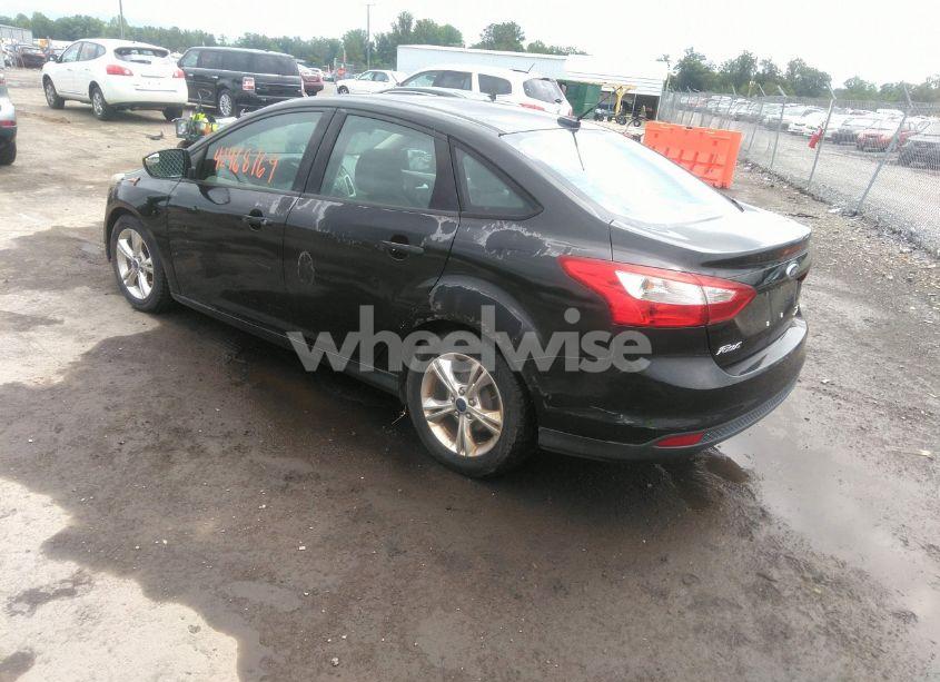 Photo 3 of 2014 Ford Focus SE (VIN 1FADP3F21EL359750)