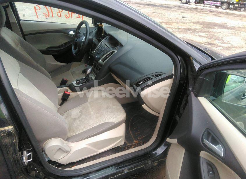 Photo 5 of 2014 Ford Focus SE (VIN 1FADP3F21EL359750)