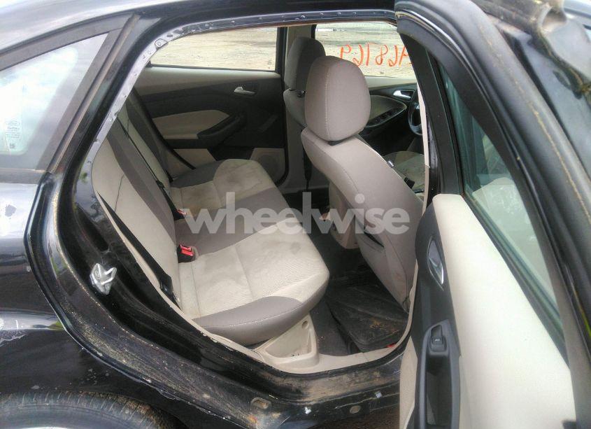 Photo 8 of 2014 Ford Focus SE (VIN 1FADP3F21EL359750)