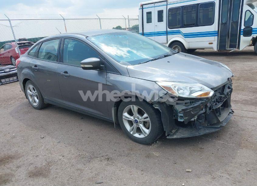 2014 Ford Focus SE (VIN 1FADP3F21EL363197) main photo