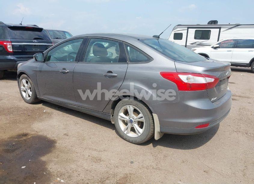 Photo 3 of 2014 Ford Focus SE (VIN 1FADP3F21EL363197)