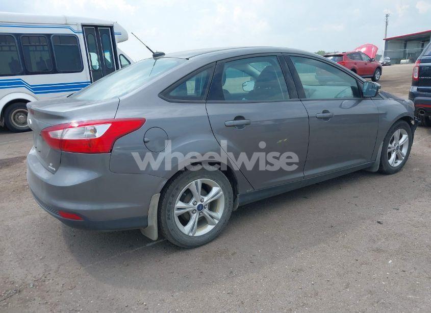 Photo 4 of 2014 Ford Focus SE (VIN 1FADP3F21EL363197)