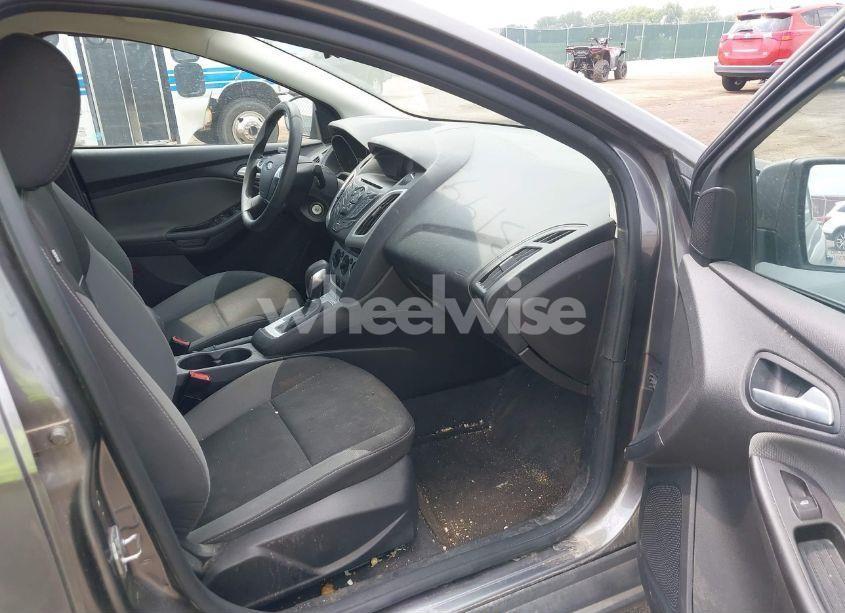 Photo 5 of 2014 Ford Focus SE (VIN 1FADP3F21EL363197)