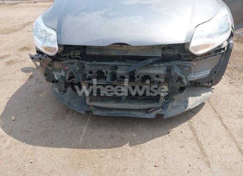 Photo 6 of 2014 Ford Focus SE (VIN 1FADP3F21EL363197)