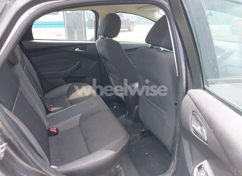 Photo 8 of 2014 Ford Focus SE (VIN 1FADP3F21EL363197)