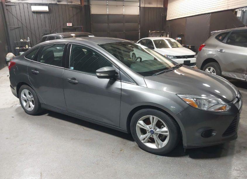 2014 Ford Focus SE (VIN 1FADP3F21EL382784) main photo