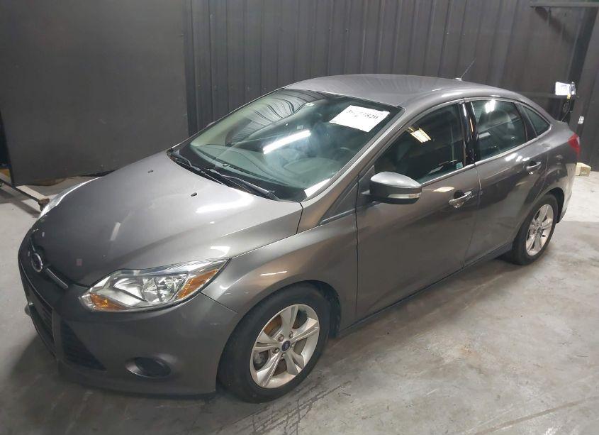 Photo 2 of 2014 Ford Focus SE (VIN 1FADP3F21EL382784)