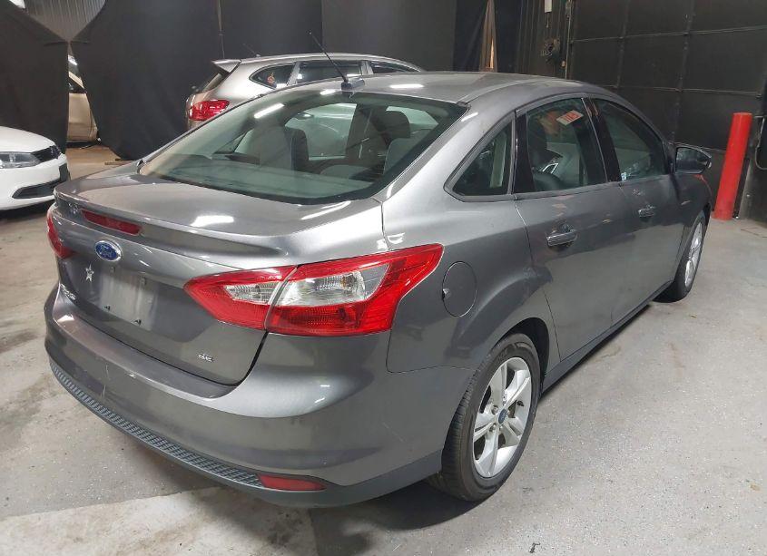 Photo 4 of 2014 Ford Focus SE (VIN 1FADP3F21EL382784)
