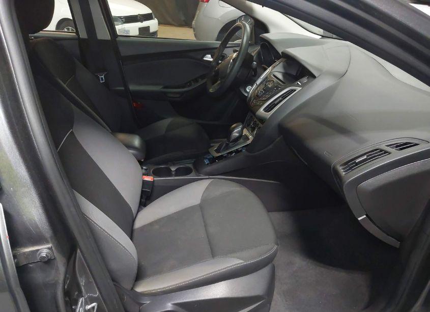 Photo 5 of 2014 Ford Focus SE (VIN 1FADP3F21EL382784)