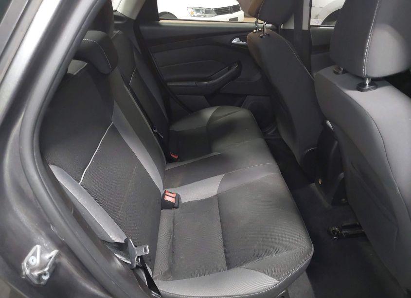 Photo 8 of 2014 Ford Focus SE (VIN 1FADP3F21EL382784)