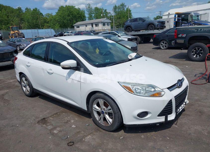 2014 Ford Focus SE (VIN 1FADP3F21EL402449) main photo
