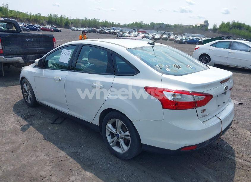 Photo 3 of 2014 Ford Focus SE (VIN 1FADP3F21EL402449)