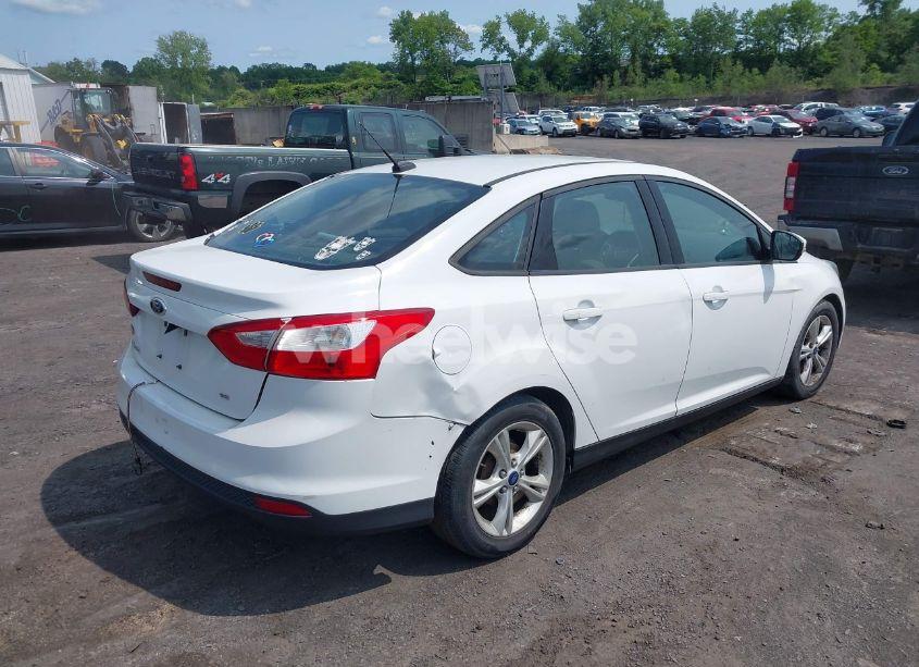 Photo 4 of 2014 Ford Focus SE (VIN 1FADP3F21EL402449)