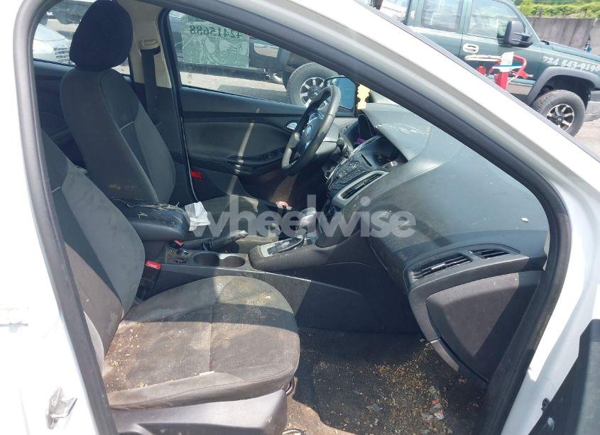 Photo 5 of 2014 Ford Focus SE (VIN 1FADP3F21EL402449)