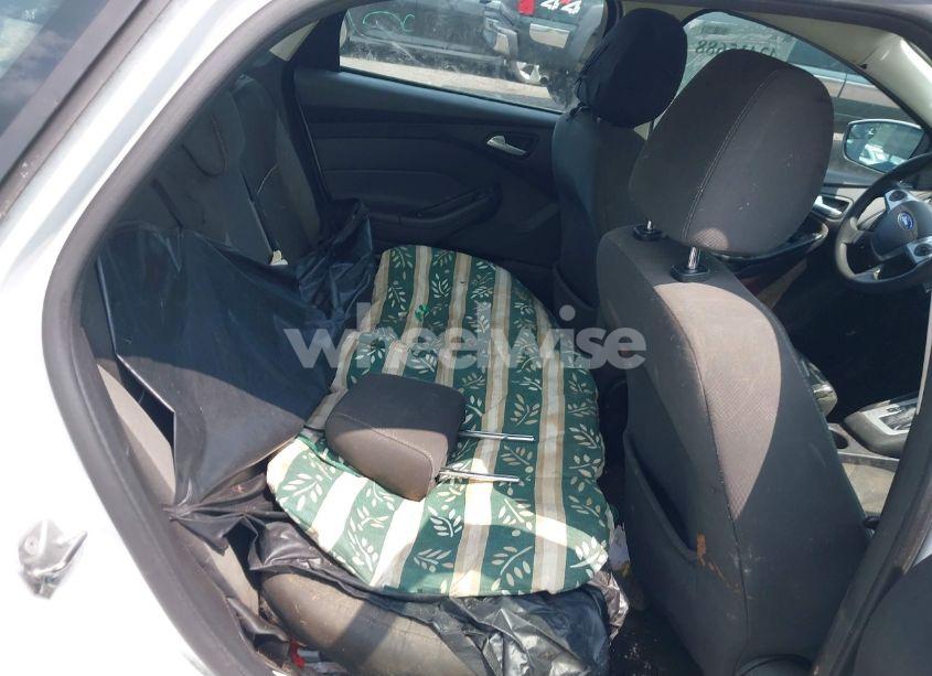 Photo 8 of 2014 Ford Focus SE (VIN 1FADP3F21EL402449)