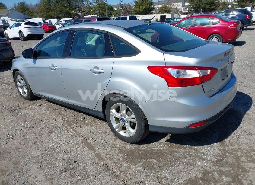 Photo 3 of 2014 Ford Focus SE (VIN 1FADP3F21EL409420)