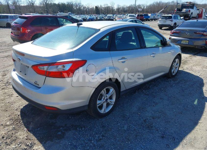 Photo 4 of 2014 Ford Focus SE (VIN 1FADP3F21EL409420)
