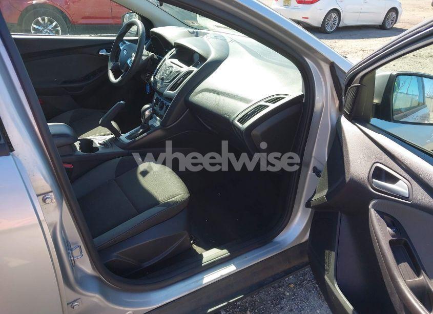 Photo 5 of 2014 Ford Focus SE (VIN 1FADP3F21EL409420)