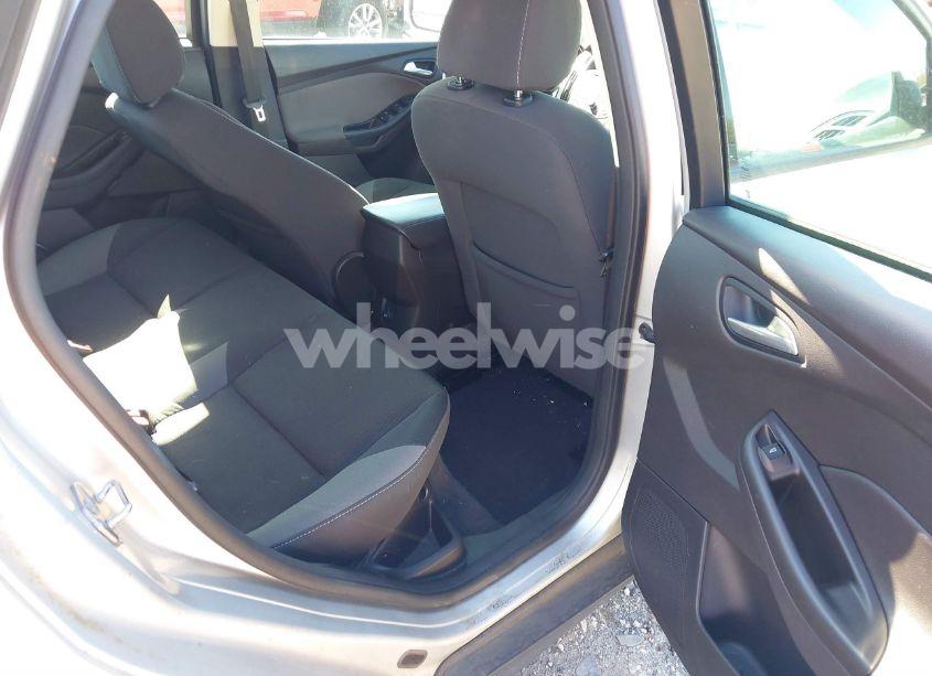 Photo 8 of 2014 Ford Focus SE (VIN 1FADP3F21EL409420)