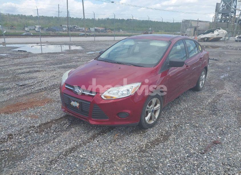Photo 2 of 2014 Ford Focus SE (VIN 1FADP3F21EL447407)