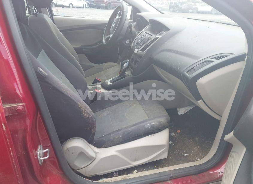 Photo 5 of 2014 Ford Focus SE (VIN 1FADP3F21EL447407)