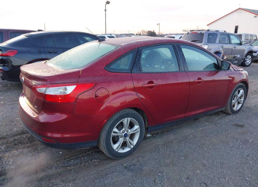 Photo 4 of 2014 Ford Focus SE (VIN 1FADP3F21EL458634)