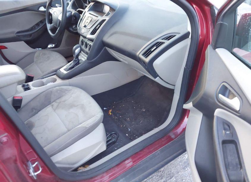 Photo 5 of 2014 Ford Focus SE (VIN 1FADP3F21EL458634)