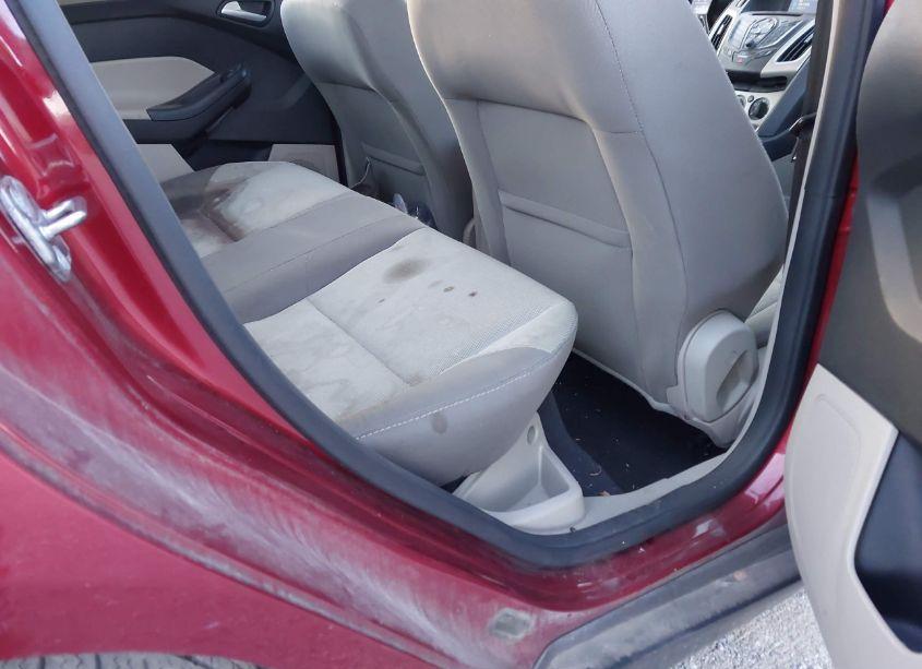 Photo 8 of 2014 Ford Focus SE (VIN 1FADP3F21EL458634)