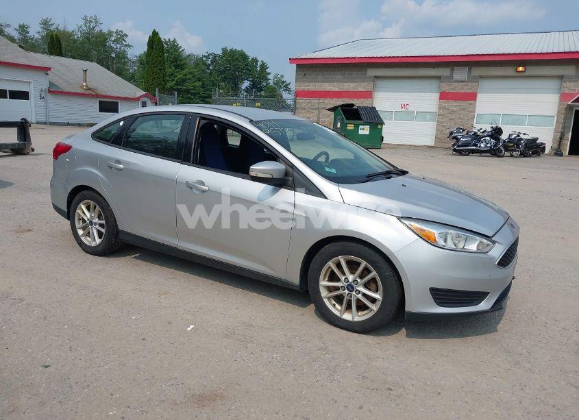 2015 Ford Focus SE (VIN 1FADP3F21FL203452) main photo
