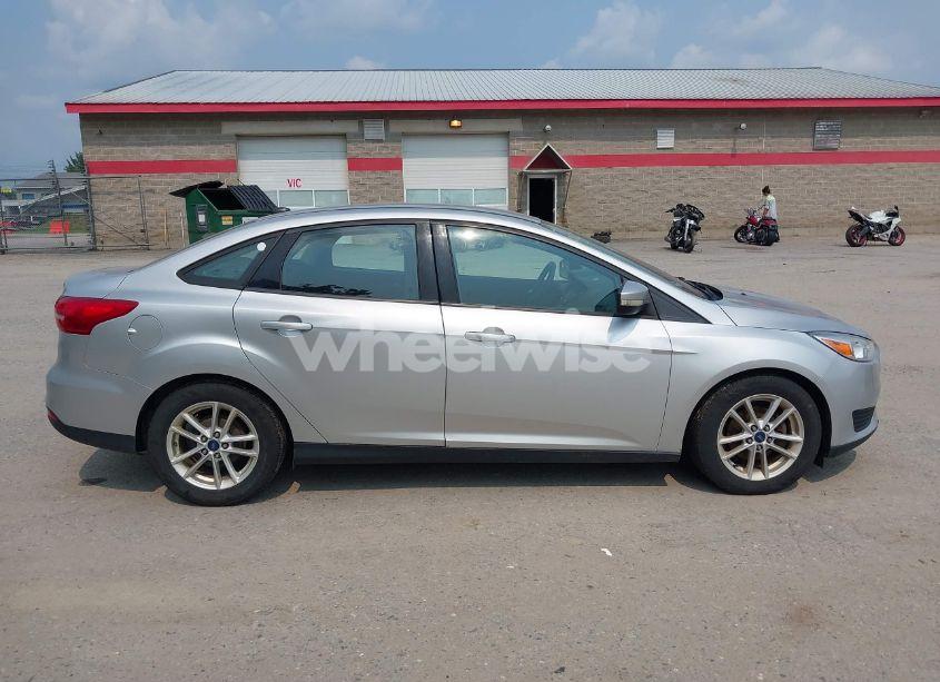 Photo 14 of 2015 Ford Focus SE (VIN 1FADP3F21FL203452)