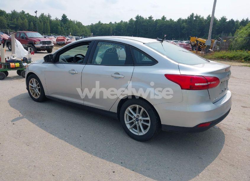 Photo 3 of 2015 Ford Focus SE (VIN 1FADP3F21FL203452)