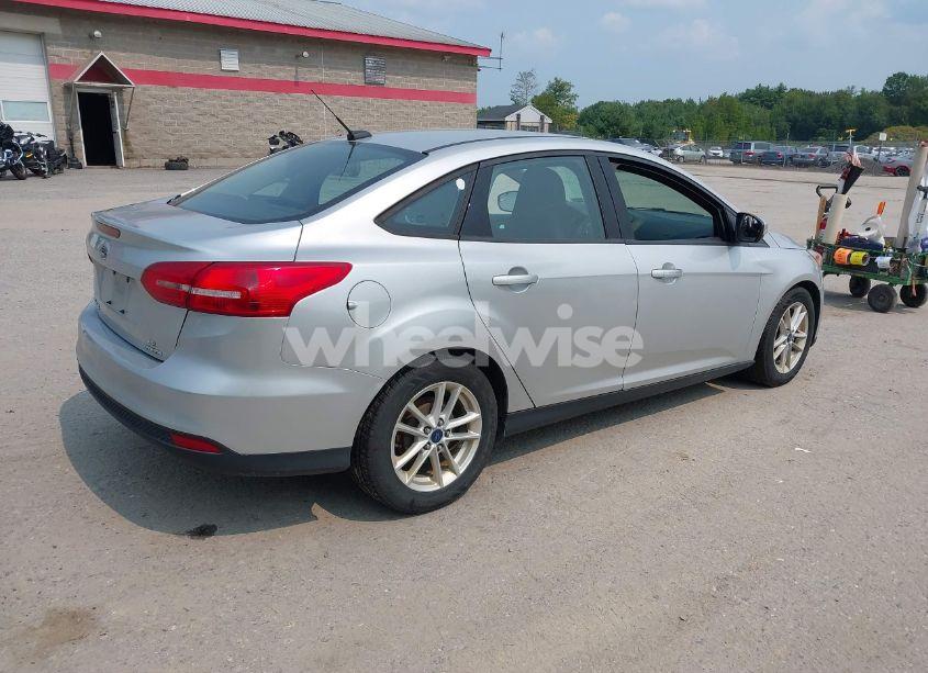 Photo 4 of 2015 Ford Focus SE (VIN 1FADP3F21FL203452)