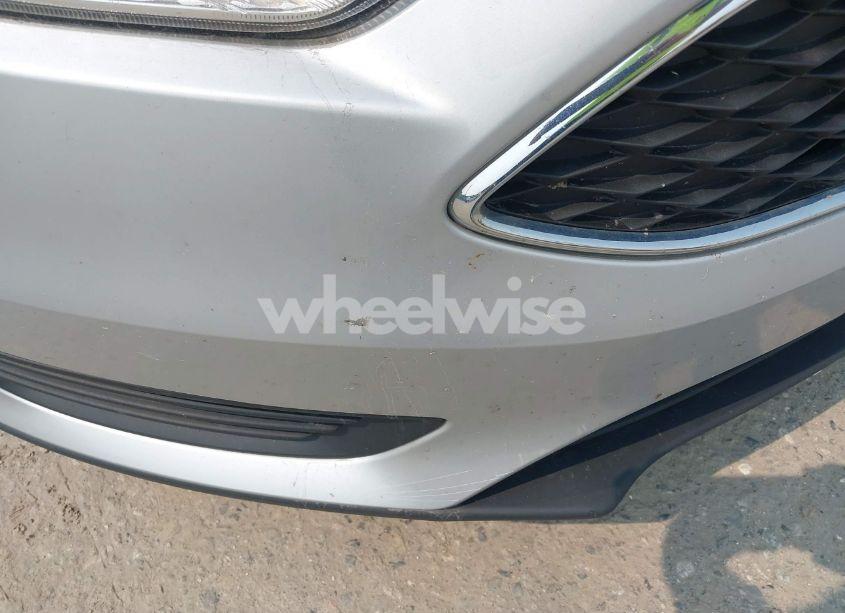 Photo 6 of 2015 Ford Focus SE (VIN 1FADP3F21FL203452)