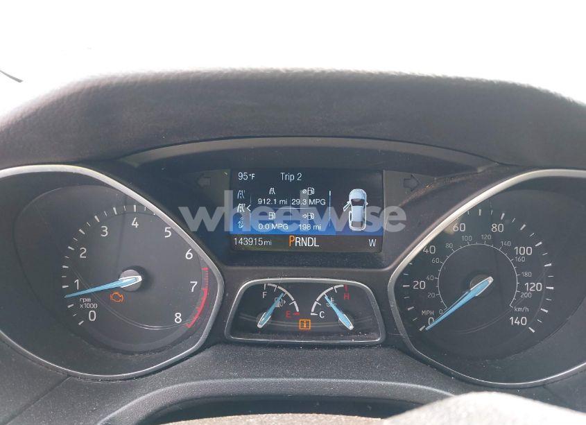 Photo 7 of 2015 Ford Focus SE (VIN 1FADP3F21FL203452)