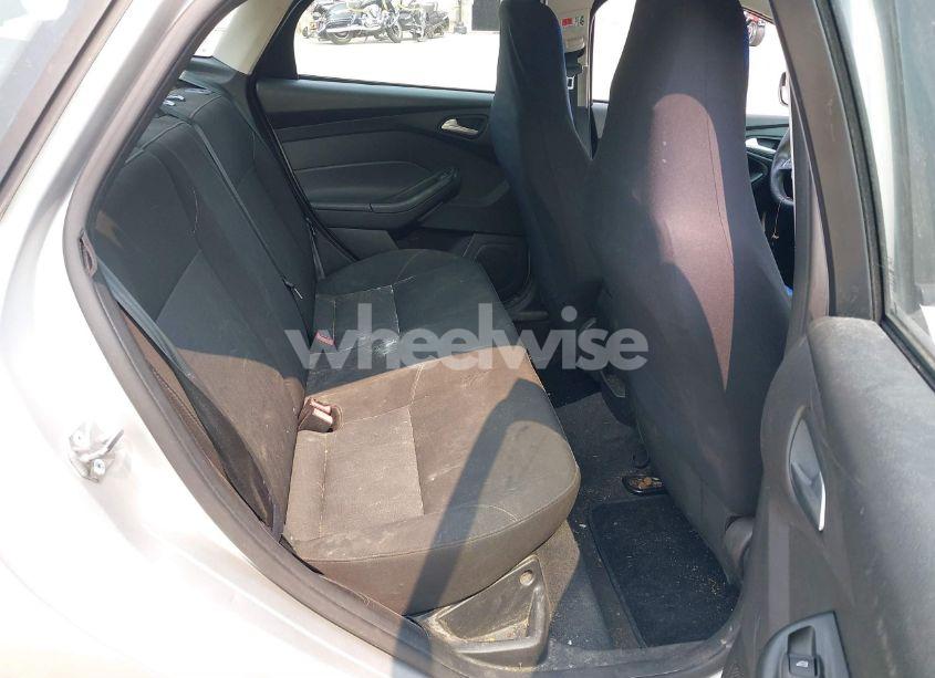 Photo 8 of 2015 Ford Focus SE (VIN 1FADP3F21FL203452)