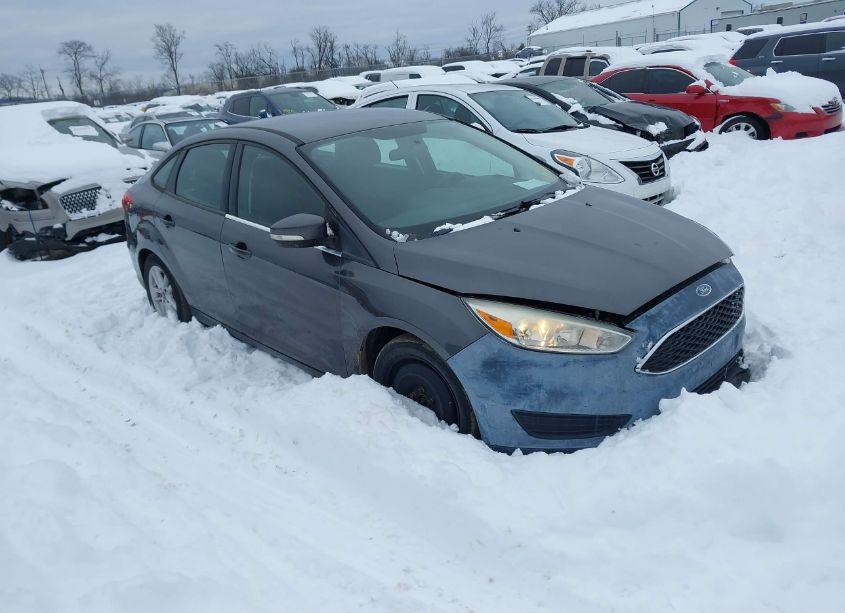 2015 Ford Focus SE (VIN 1FADP3F21FL209297) main photo