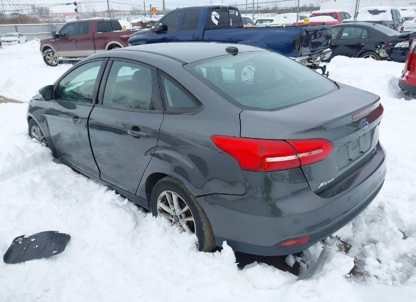 Photo 3 of 2015 Ford Focus SE (VIN 1FADP3F21FL209297)