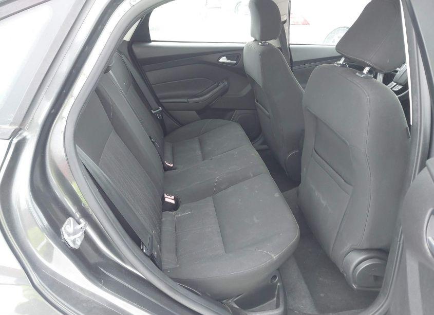 Photo 8 of 2015 Ford Focus SE (VIN 1FADP3F21FL209297)