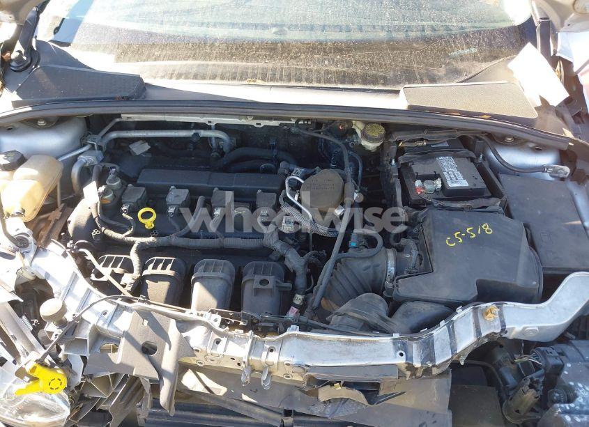 Photo 10 of 2015 Ford Focus SE (VIN 1FADP3F21FL215360)