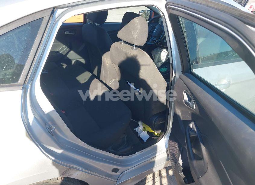 Photo 8 of 2015 Ford Focus SE (VIN 1FADP3F21FL215360)