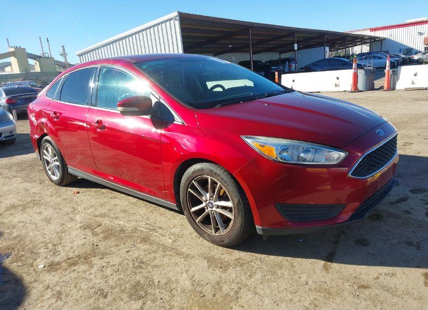 2015 Ford Focus SE (VIN 1FADP3F21FL256720) main photo