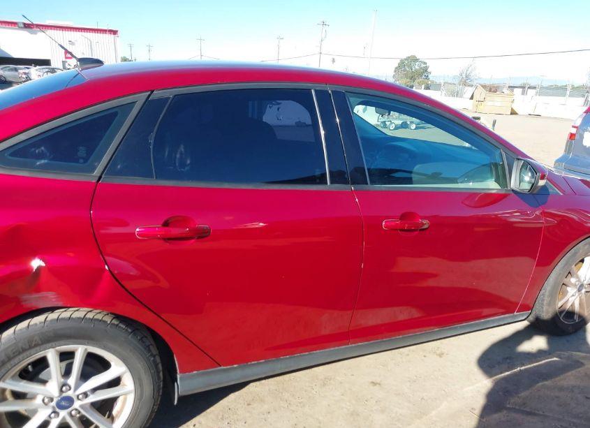 Photo 13 of 2015 Ford Focus SE (VIN 1FADP3F21FL256720)
