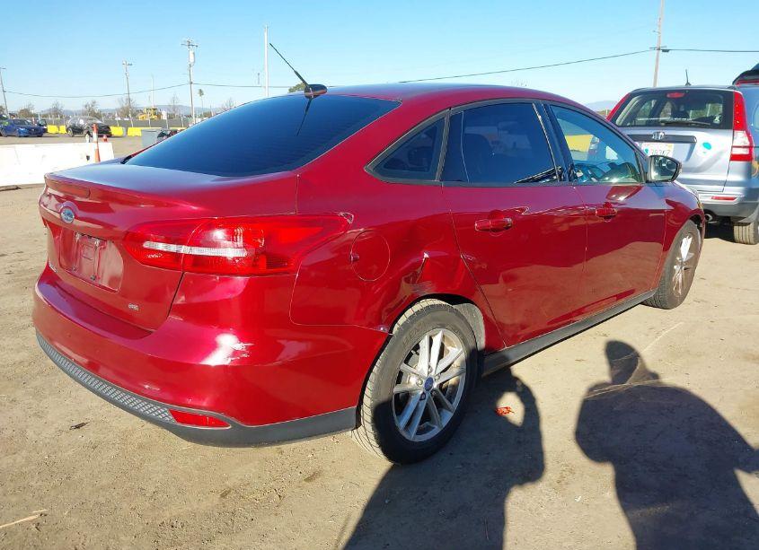 Photo 4 of 2015 Ford Focus SE (VIN 1FADP3F21FL256720)