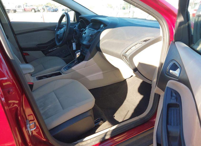 Photo 5 of 2015 Ford Focus SE (VIN 1FADP3F21FL256720)