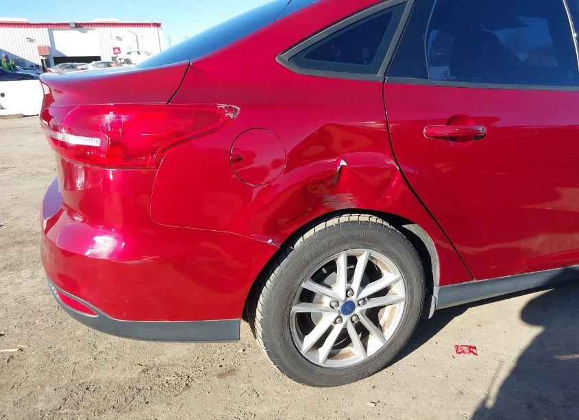 Photo 6 of 2015 Ford Focus SE (VIN 1FADP3F21FL256720)